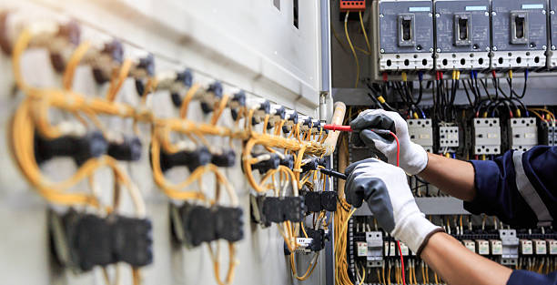 Professional Electrician technician working in Red Bank, TN